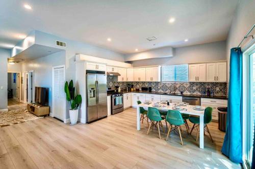 Stunning Mid-City New Home - Modern & Luxe Living! in Los Angeles, USA
