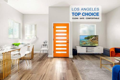 NEW Luxury Townhome Sleeps 9 Near USC/DTLA/Expo in Los Angeles, USA
