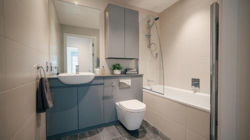 One-Bedroom Apartment image 4