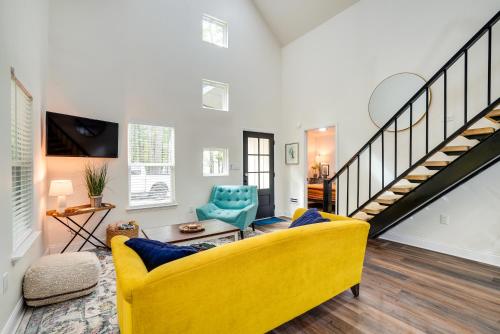 Lakefront Texas Abode w/ Kayaks, Fire Pit & Patio! in Pittsburg (TX)