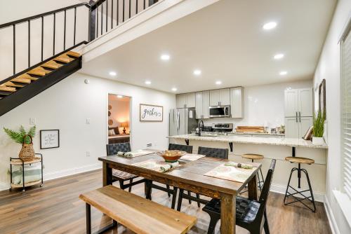 Lakefront Texas Abode w/ Kayaks, Fire Pit & Patio! in Pittsburg (TX)