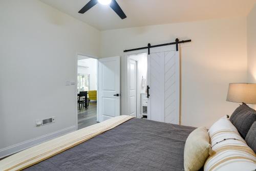 Lakefront Texas Abode with Kayaks, Fire Pit and Patio!