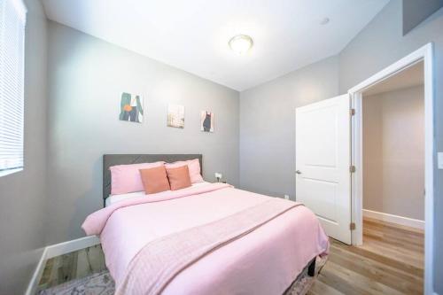 Central 4BD Townhome Sleeps 10 Near USC/DTLA/Expo in Los Angeles, USA