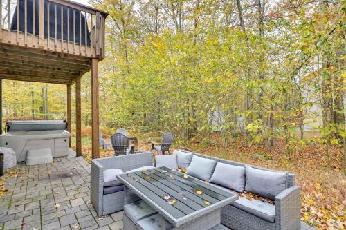 Tobyhanna Home with Game Room and Fire Pit in Tobyhanna, USA