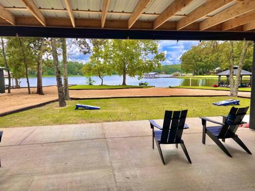 Game Day Suites on Jordan in Deatsville, USA