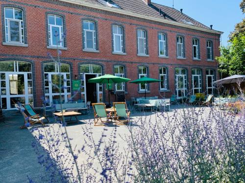 De Lotuspoort met Mihr's B&B in de Abdij van Bornem Hotel de charme Hingene