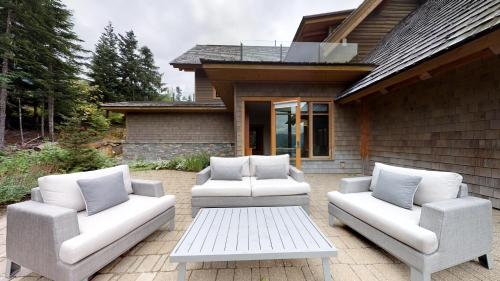 Kadenwood 2939 | Luxury Ski Chalet w/ Hot Tub, Media Room, Steam Room, Stunning Views in Whistler, Canada