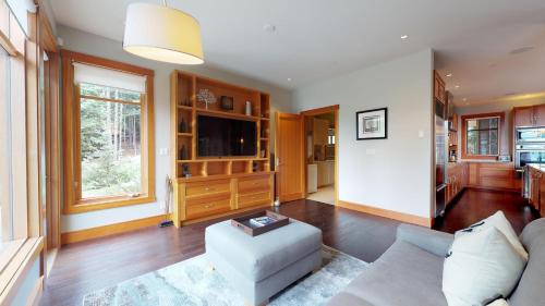 Kadenwood 2939 | Luxury Ski Chalet w/ Hot Tub, Media Room, Steam Room, Stunning Views in Whistler, Canada