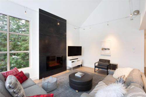 Blackcomb Greens 20 | Stylish Townhome with Parking, Shared Hot tub, Village Shuttle, Views in Whistler, Canada
