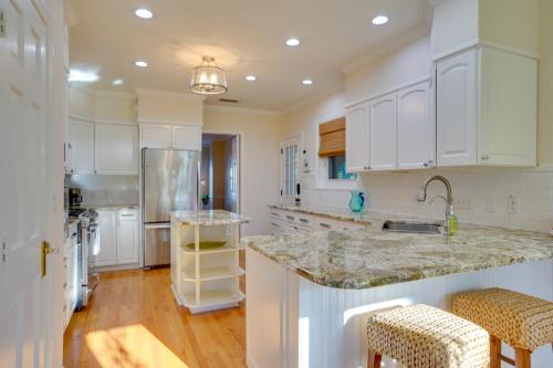 Lakefront Winter Haven Retreat Hot Tub and Patio! in Winter Haven, USA