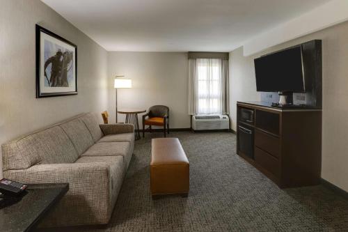 Drury Inn & Suites St Joseph - image 9