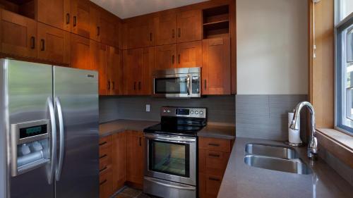 Granite Court 407 | Village Townhouse with Fireplace & Views of Blackcomb in Whistler, Canada