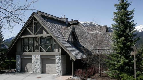 Pinnacle Ridge 21 | Family Townhome w/ Prime Ski Access, Hot Tub, 2 Living Rooms & Fireplace in Whistler, Canada