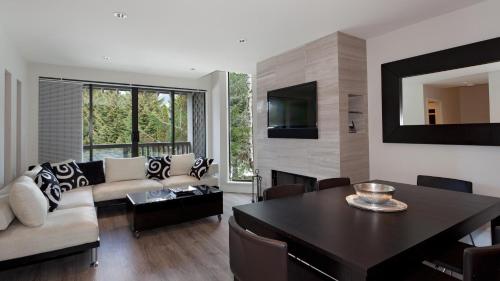 Gables 25 | Best Townhome Location! Walk Everywhere in 5 mins in Whistler, Canada