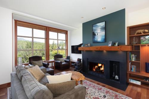 Blackcomb Greens 31 - Close to Village, Golf Course View, Shared Hot Tub - Whistler Platinum