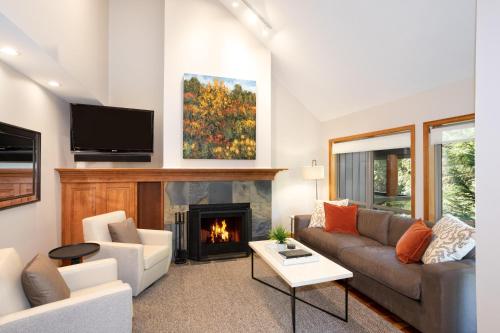 Painted Cliff 51 | Ski-in, Ski-Out Townhome, w/ Parking & Shared Hot Tub Access in Whistler, Canada