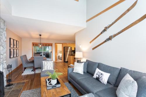 Stoneridge 12 | Modern & Bright Townhome Close to Ski Hill w/ Hot Tub & Parking in Whistler, Canada
