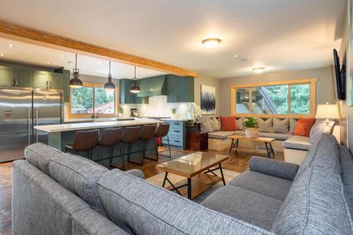 Chalet Whistler | Large Ski Family Chalet, Media Room, Sauna, Hot Tub in Whistler, Canada
