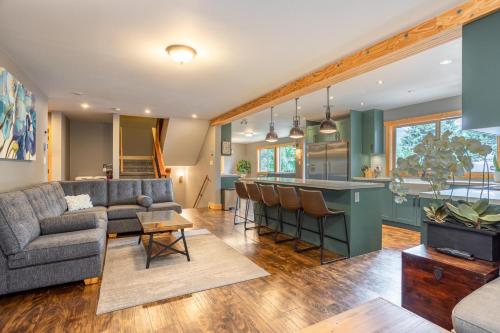 Chalet Whistler | Large Ski Family Chalet, Media Room, Sauna, Hot Tub in Whistler, Canada