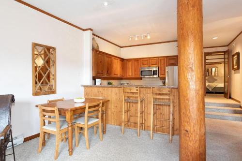 Blackcomb Greens 06 | Spacious Townhome, Shared Hot Tub, Near Shuttle & X-Country Skiing in Whistler, Canada