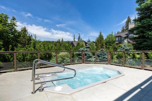 Blackcomb Greens 06 | Spacious Townhome, Shared Hot Tub, Near Shuttle & X-Country Skiing in Whistler, Canada