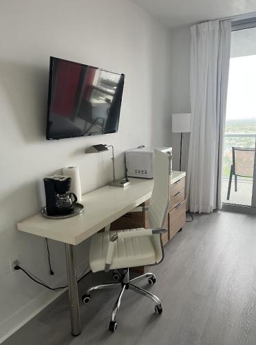 23rd floor Luxury & Spacious BeachWalk Resort Apartment with Amazing View in Hallandale Beach, USA
