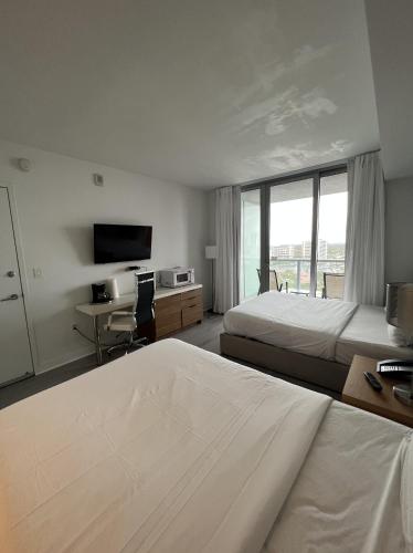 23rd floor Luxury & Spacious BeachWalk Resort Apartment with Amazing View in Hallandale Beach, USA