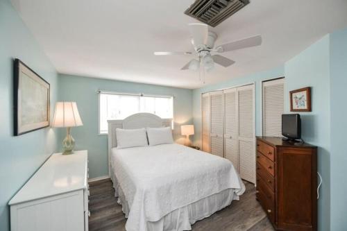 The Seashell, Private Home #54561 Home in Holmes Beach, USA