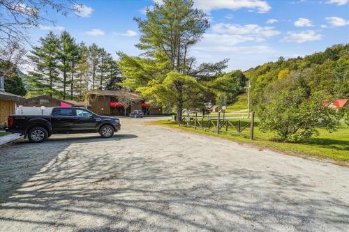 Cedarbrook Deluxe Two Bedroom Suite with outdoor heated pool 21202 Cedarbrook Deluxe Two Bedroom Suite with outdoor heated pool 21202