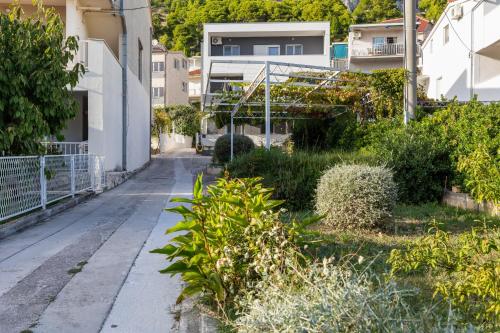  Apartments with a parking space Omis - 2745 in Omiš