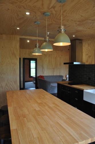 keittiö, Renagour Cottage - Farmstay with Hot Tub! in Papaiti