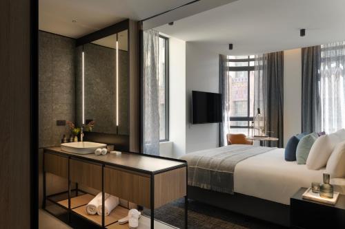 room detail thumbnail 1