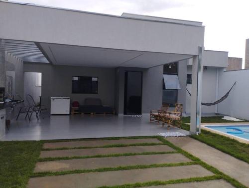 Linda casa com piscina