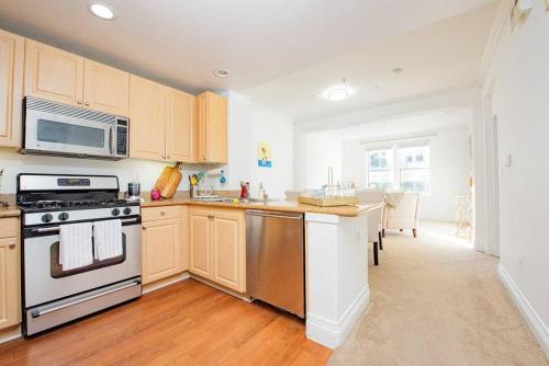 Luxury condo near Irvine Business & UCI Hospital in Irvine, USA