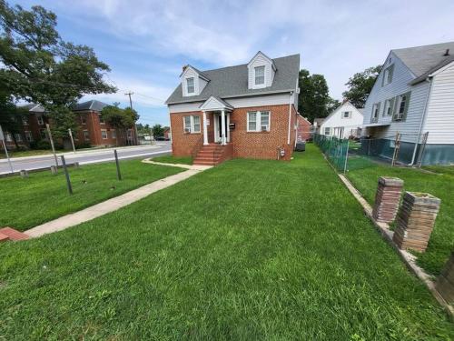 Enchanting 4-bedroom home close to BWI airport. in Glen Burnie, USA