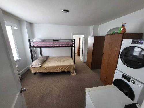 Enchanting 4-bedroom home close to BWI airport. in Glen Burnie, USA
