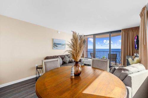 Immaculate 14th Floor Oceanfront 1BR Suite With Spectacular Views!