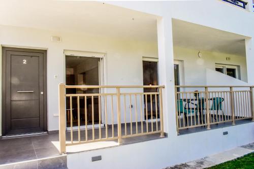 One-Bedroom Apartment image 5