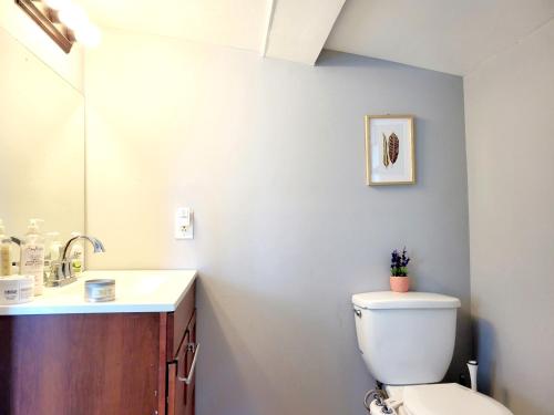Fürdőszoba, Budget Bed Room near Downtown Inner Harbor w Free Parking in West Baltimore
