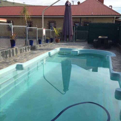 Swimming pool, Poet's Recall Motel in Gundagai