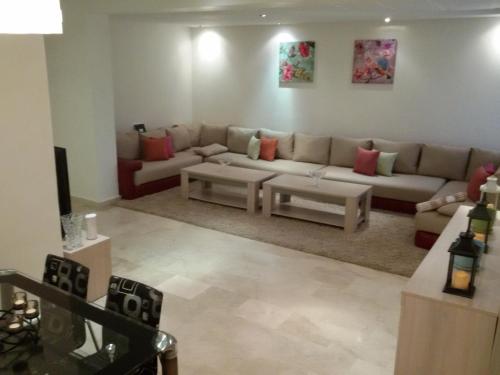 Central 2BR Apartment in Casablanca - Balcony & Private Parking, Casablanca (fotografie 8)