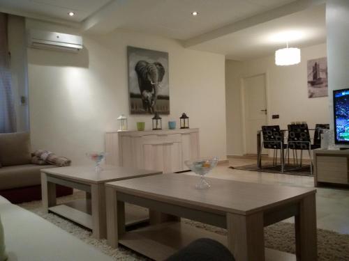 Central 2BR Apartment in Casablanca - Balcony & Private Parking, Casablanca (fotografie 10)