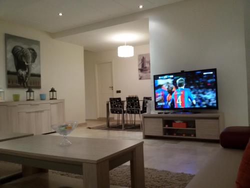 Central 2BR Apartment in Casablanca - Balcony & Private Parking, Casablanca (fotografie 9)