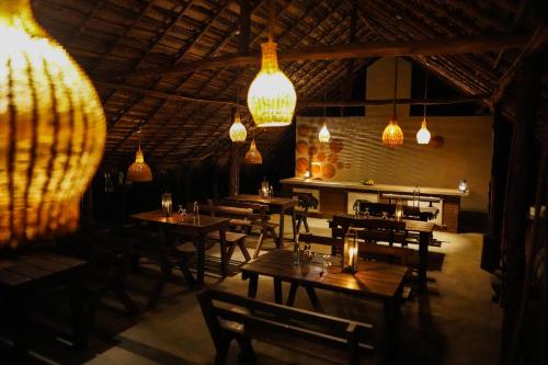 Restauracja, River Glamping by Gaga bees in Udawalawe