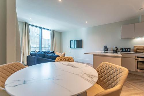 1 Bed Apt - Balcony - City View - Great Location, Liverpool (photo 10)