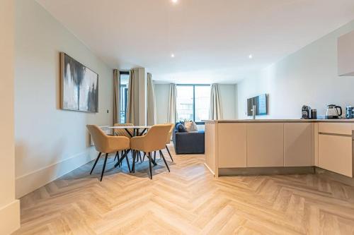 1 Bed Apt - Balcony - City View - Great Location, Liverpool (photo 8)