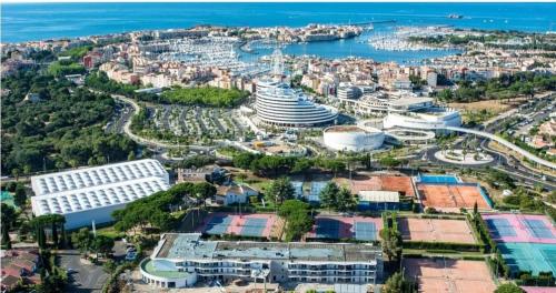 Logement independant "Les Coquelicots", terrasse proche des plages et Montpellier in Fontcaude
