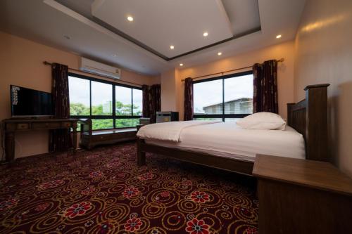 room detail thumbnail 0