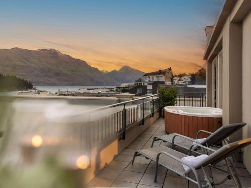 Penthouse with Large Patio and Jacuzzi - Lake View