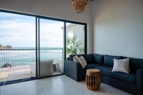 Deluxe Double Room with Side Sea View image 8